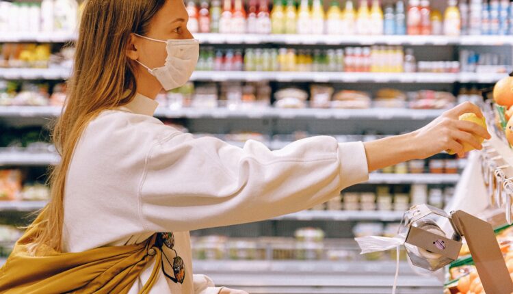 woman-wearing-mask-in-supermarket-3962289 (1)