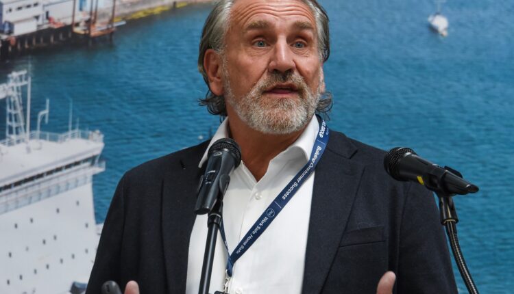 Simon Gillett