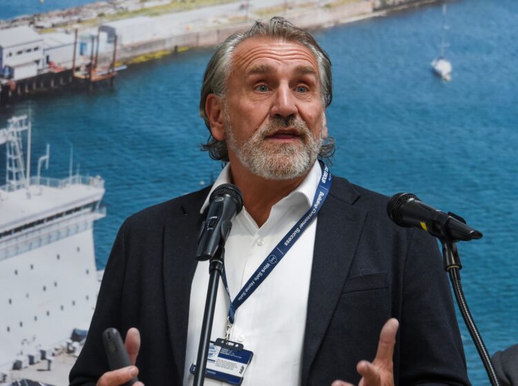 Simon Gillett